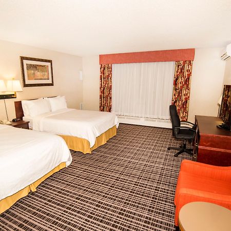 Holiday Inn Express Red Deer By Ihg Экстерьер фото