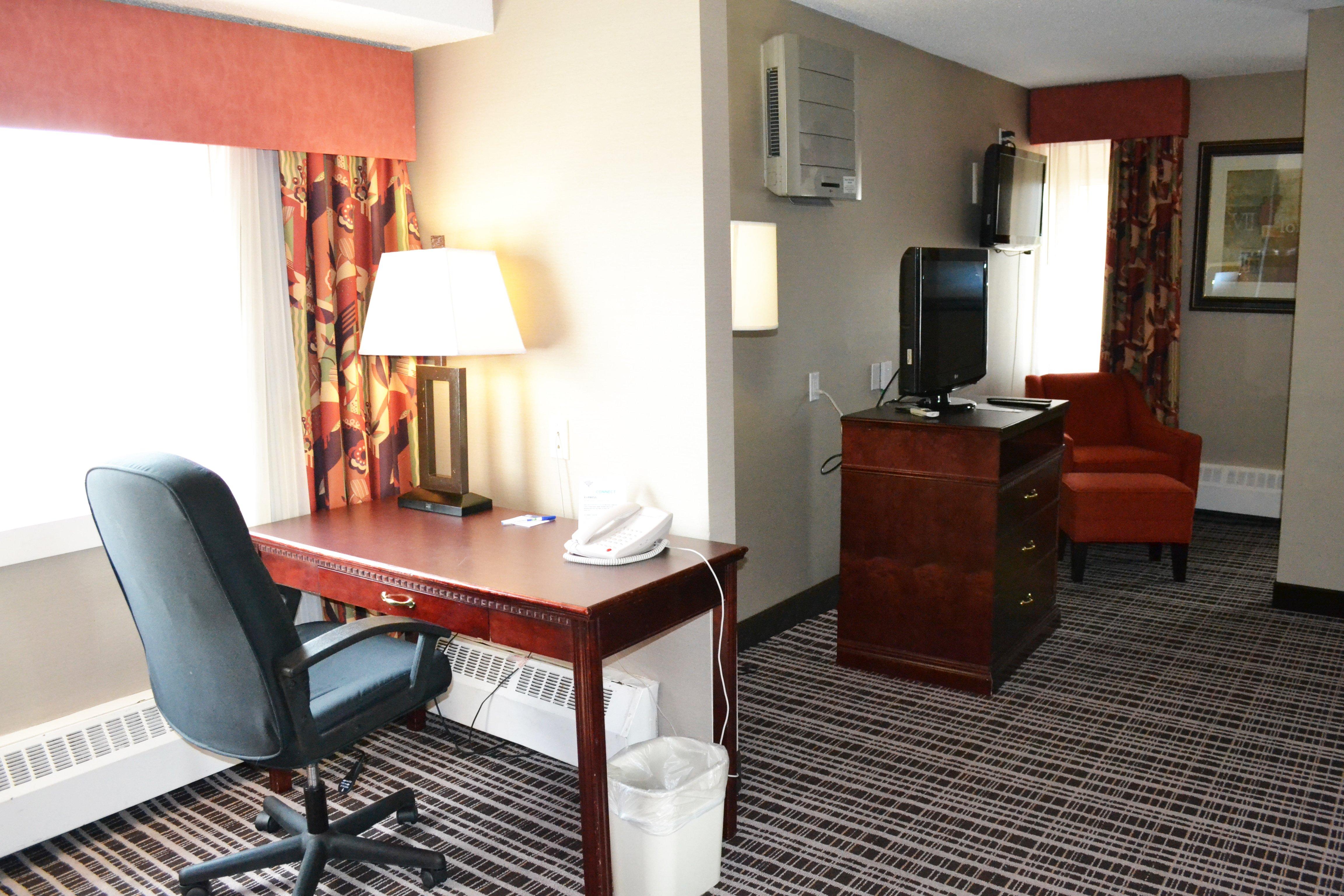 Holiday Inn Express Red Deer By Ihg Экстерьер фото