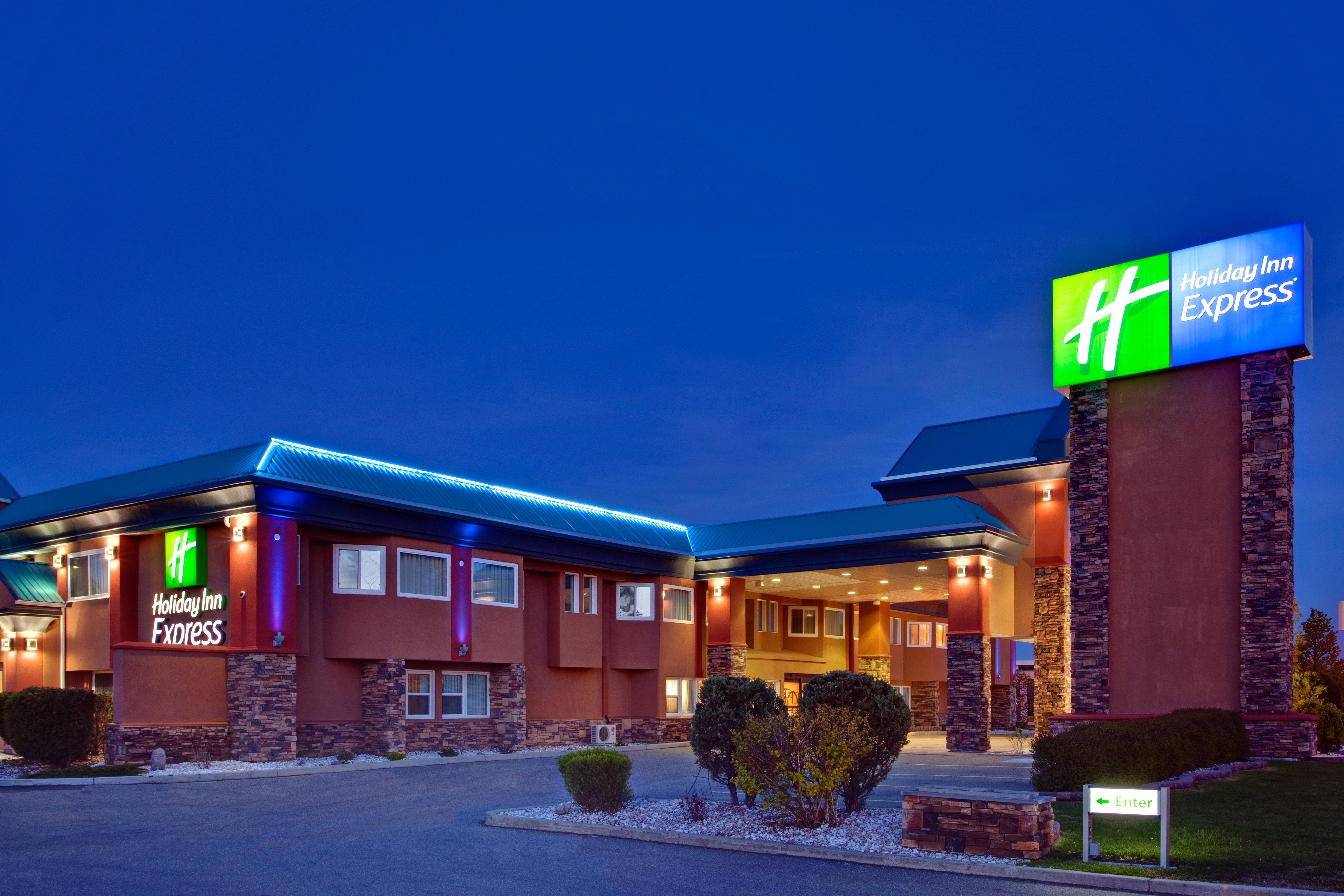 Holiday Inn Express Red Deer By Ihg Экстерьер фото