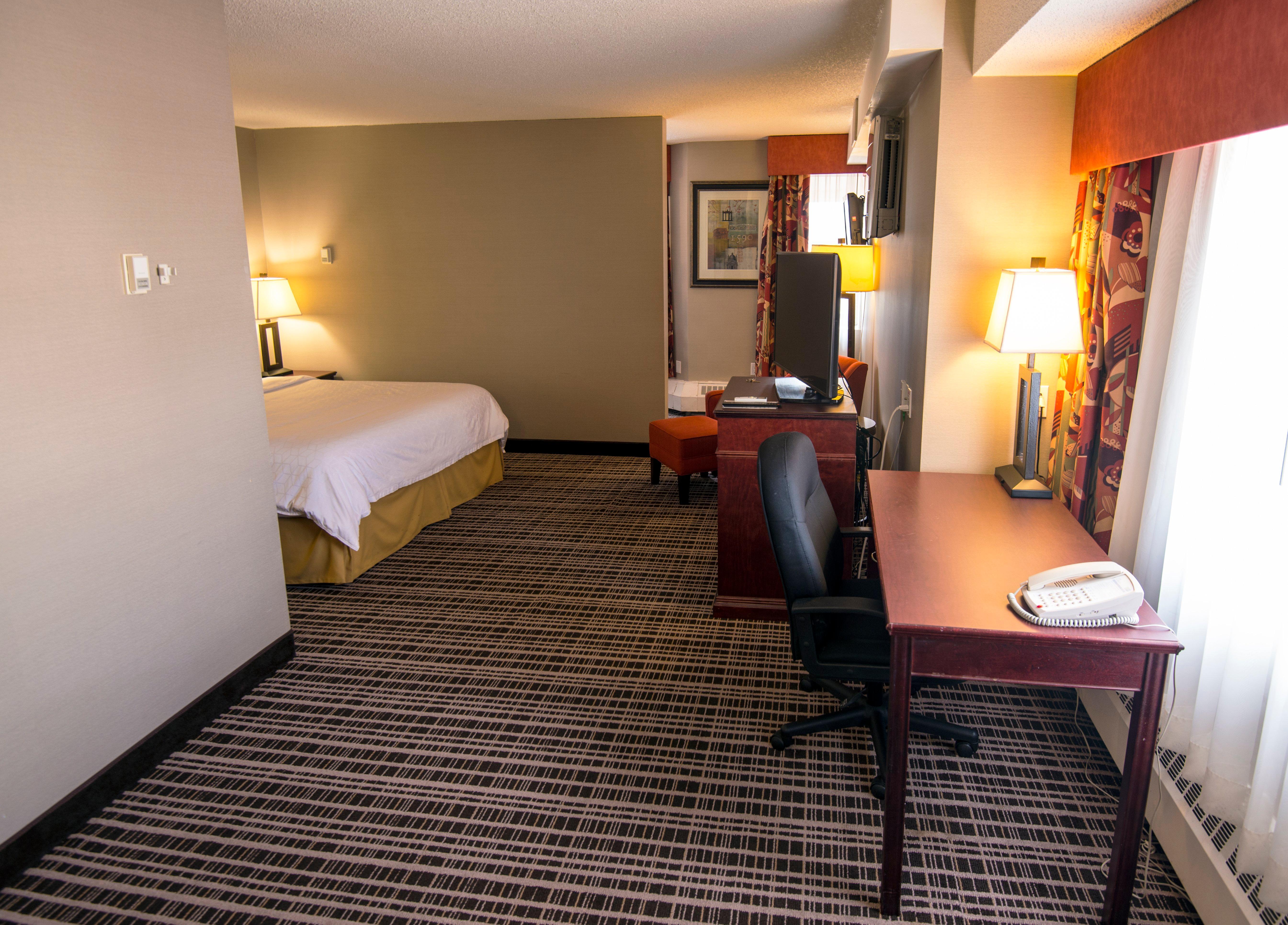 Holiday Inn Express Red Deer By Ihg Экстерьер фото