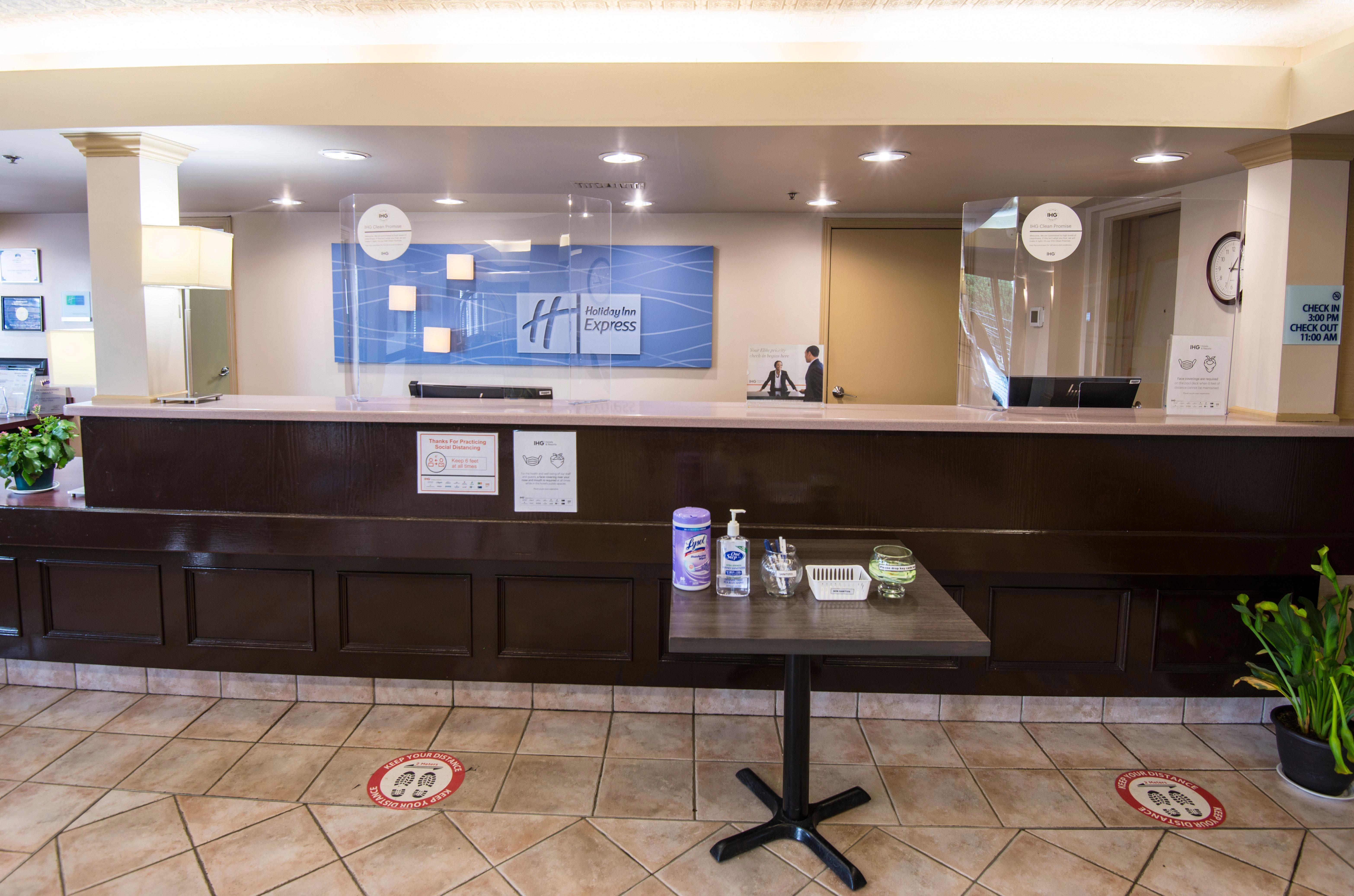 Holiday Inn Express Red Deer By Ihg Экстерьер фото