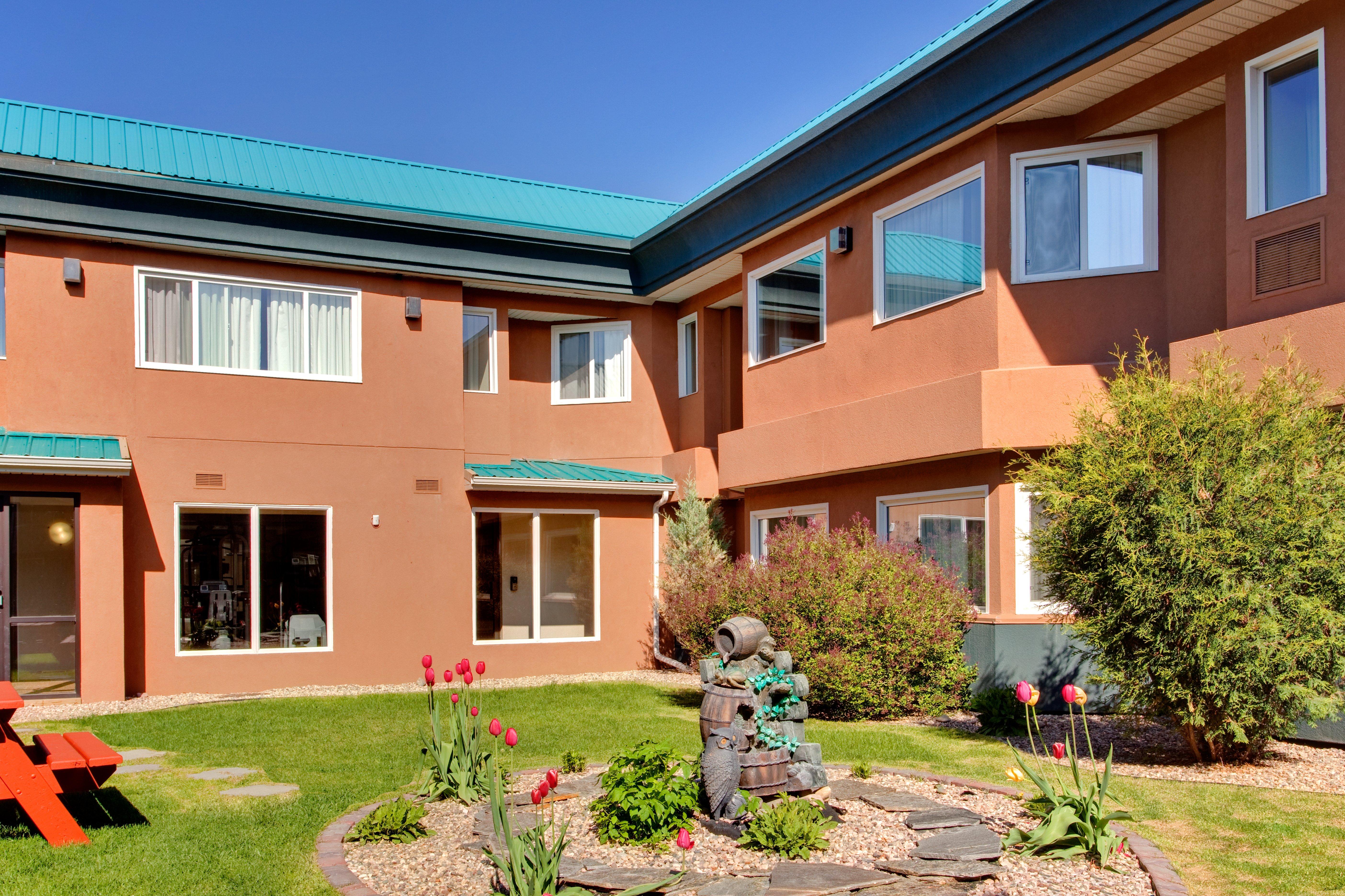 Holiday Inn Express Red Deer By Ihg Экстерьер фото