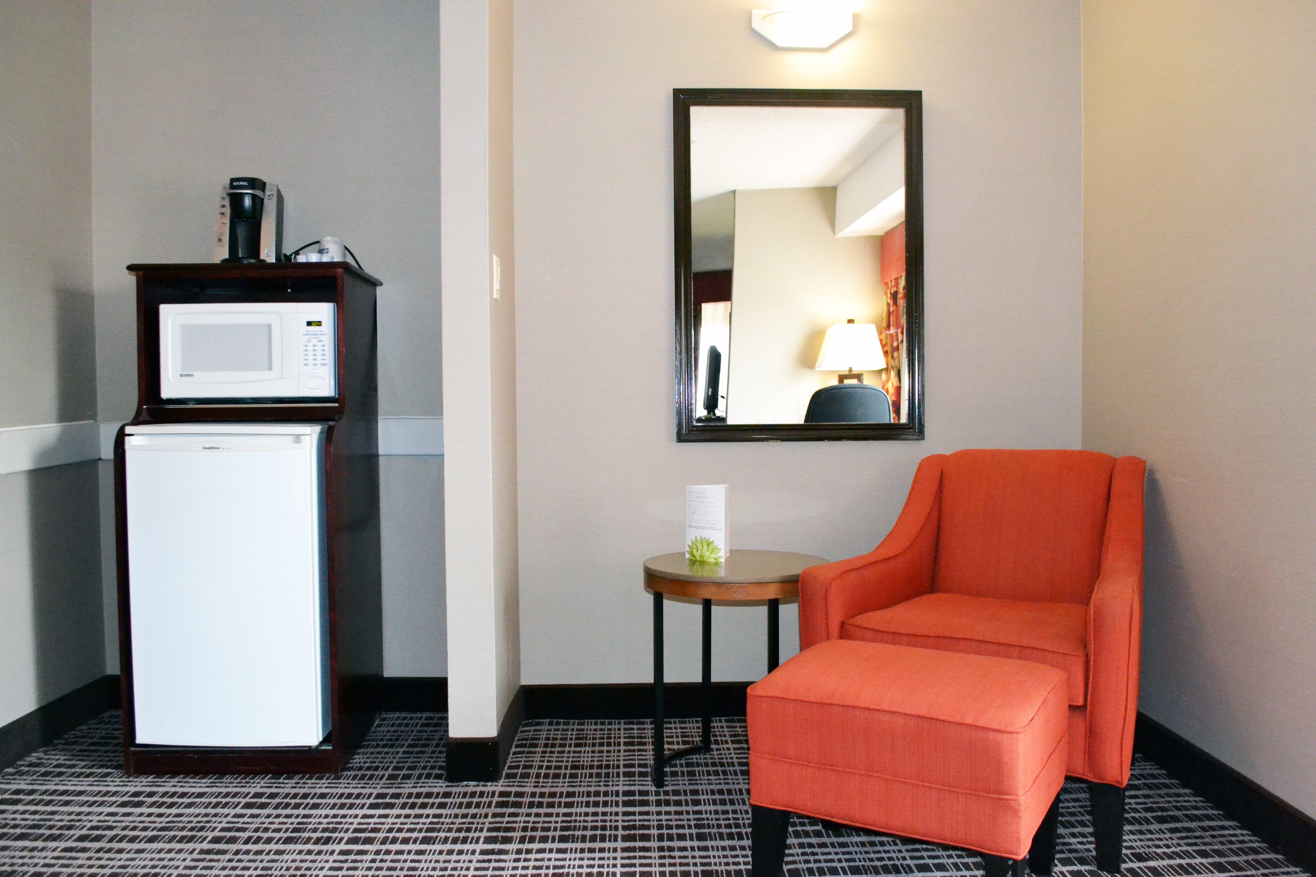 Holiday Inn Express Red Deer By Ihg Экстерьер фото