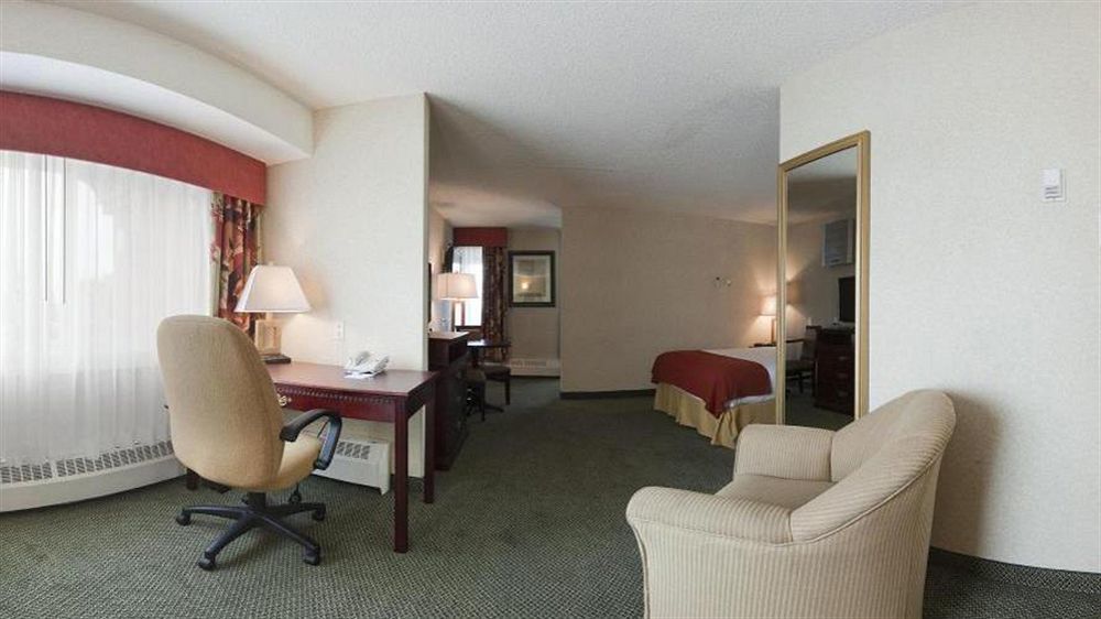 Holiday Inn Express Red Deer By Ihg Экстерьер фото
