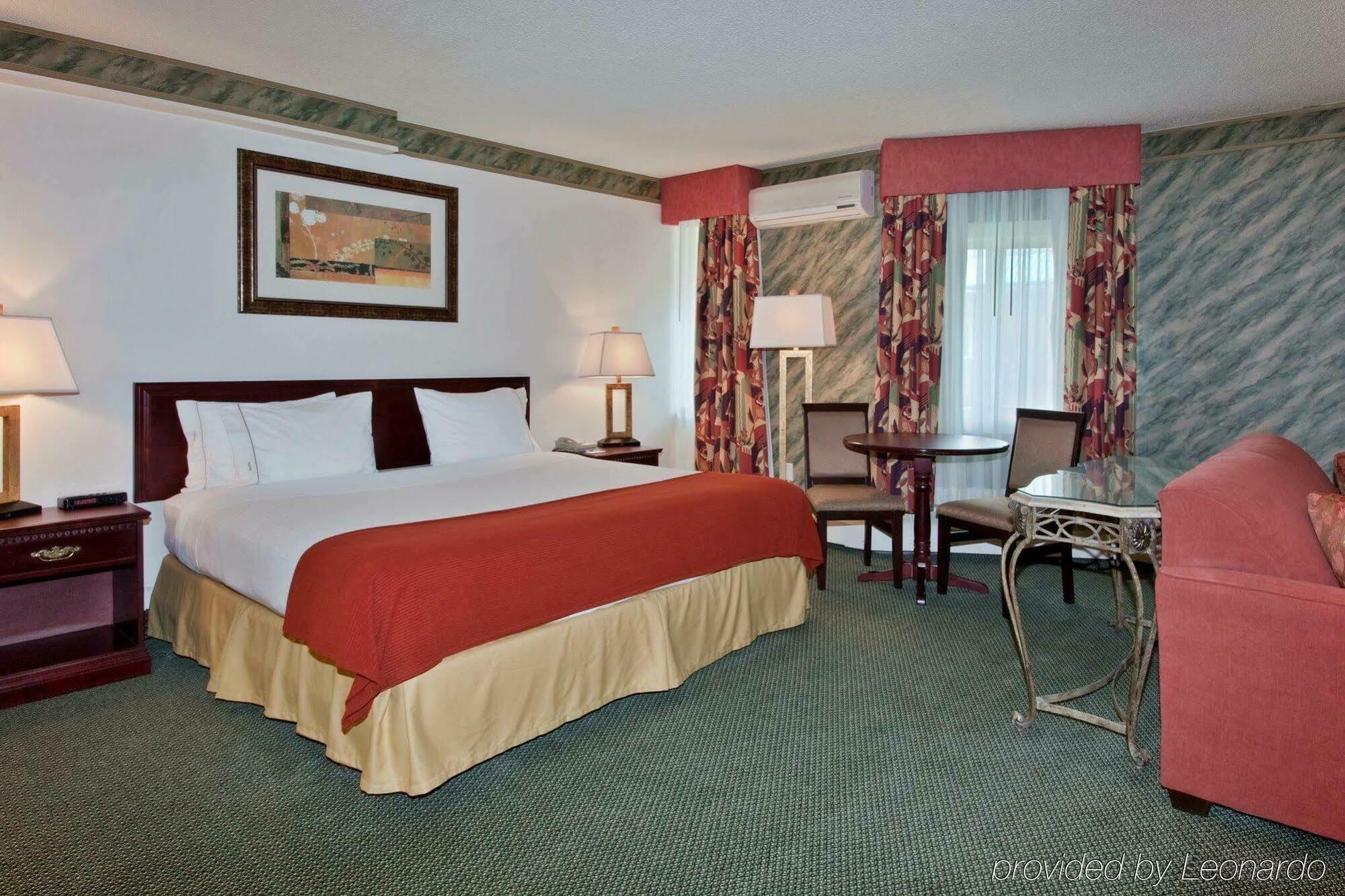 Holiday Inn Express Red Deer By Ihg Номер фото
