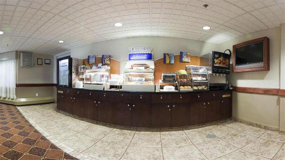 Holiday Inn Express Red Deer By Ihg Экстерьер фото