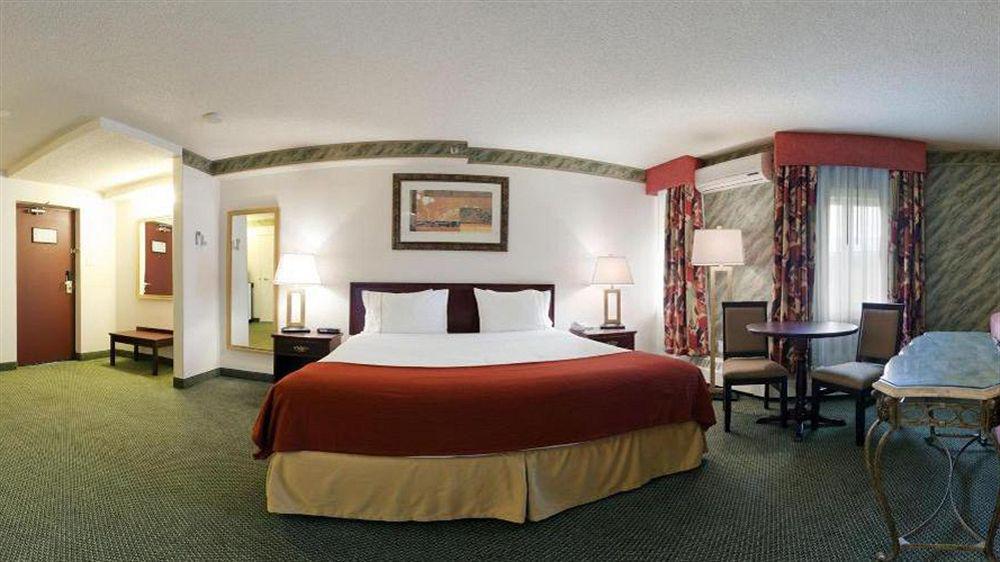 Holiday Inn Express Red Deer By Ihg Экстерьер фото