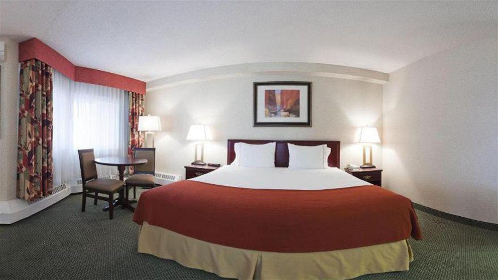 Holiday Inn Express Red Deer By Ihg Экстерьер фото